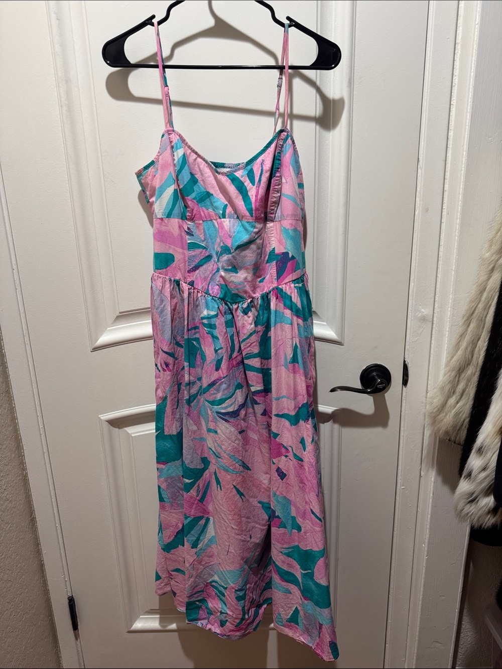 Wayf Pink & Teal Leaf-Print Midi Dress